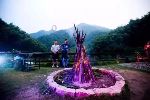 逃离春雨下的房子