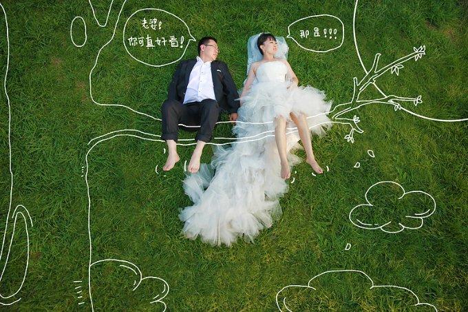 “爷爷,我真不嫌脏......”,8年级女孩帮环卫工人收拾洒落的垃圾,为善良的姑娘点赞!