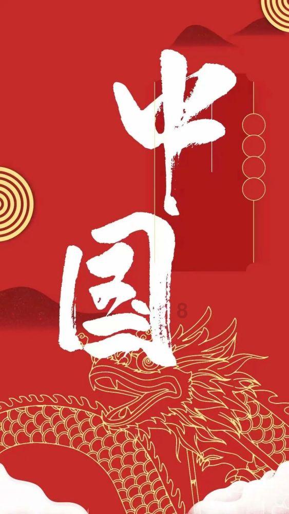 秦岚穿牛仔衬衫头烫卷毛 怀抱宠物狗又美又A