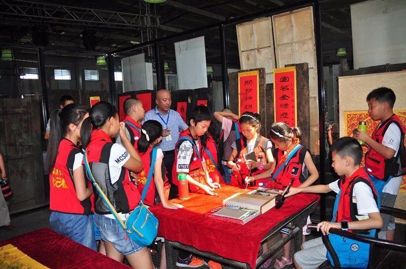 武汉地铁3号线沌阳大道站乘客捡到10万元现金