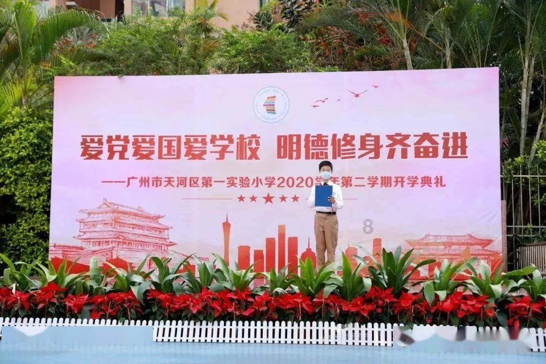 买一个文具盒28元买两个文具盒45元王老师带了350元他最多可以买几个文具盒还？游戏画面