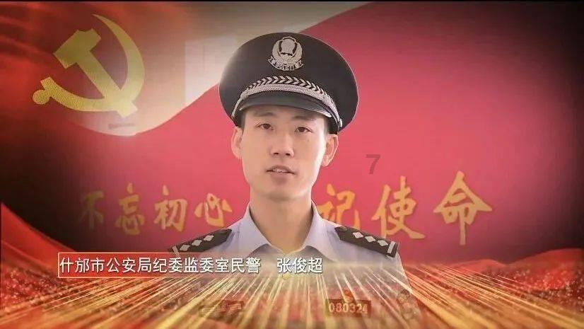 陕西西安雪后入夜，西安国家版本馆与雪山同框，显得雄伟壮观